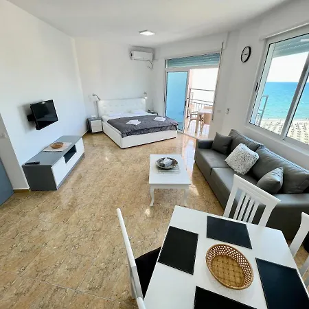 Nelly Seafront Apartment