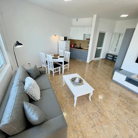Nelly Seafront Apartment