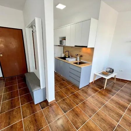 Nelly Seafront Apartment *